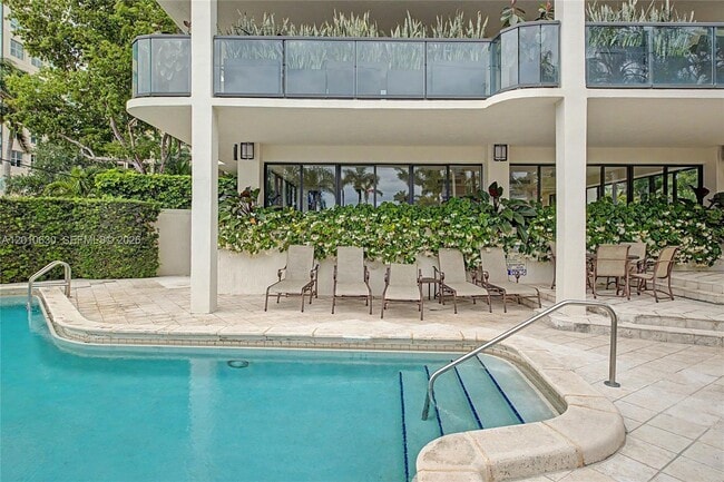 Building Photo - 2575 S Bayshore Dr