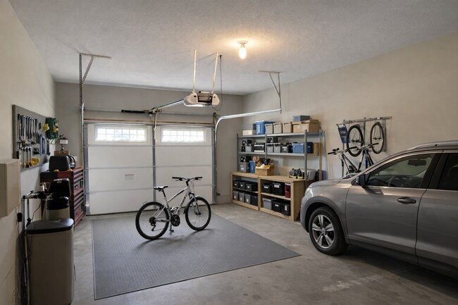 Building Photo - $1500 3 Bedroom 2 Bath Modern Brick Home!