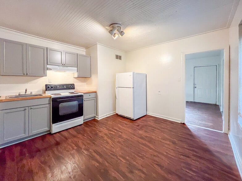 Building Photo - 1416 Minefee St