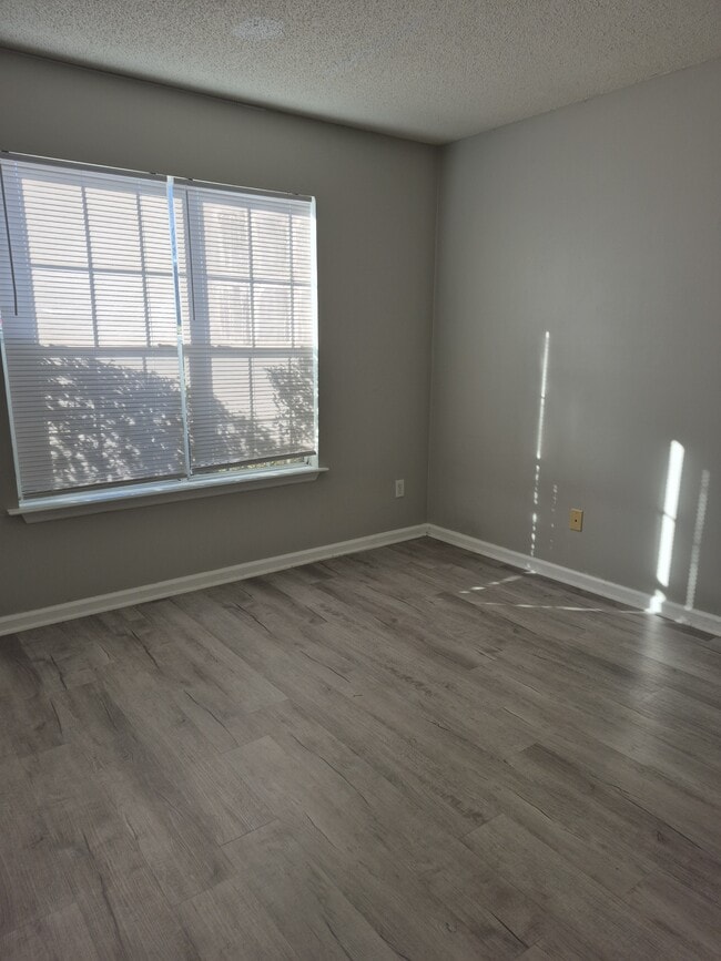 Building Photo - 3053 Schroer Dr