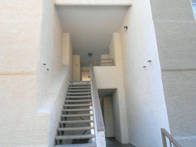 Building Photo - Spacious 2 bedroom Condo in Canyon Lake Community
