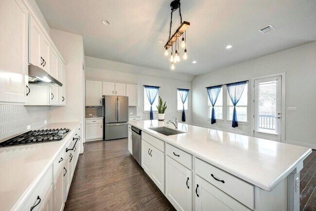 Building Photo - 1104 Almeria Bend