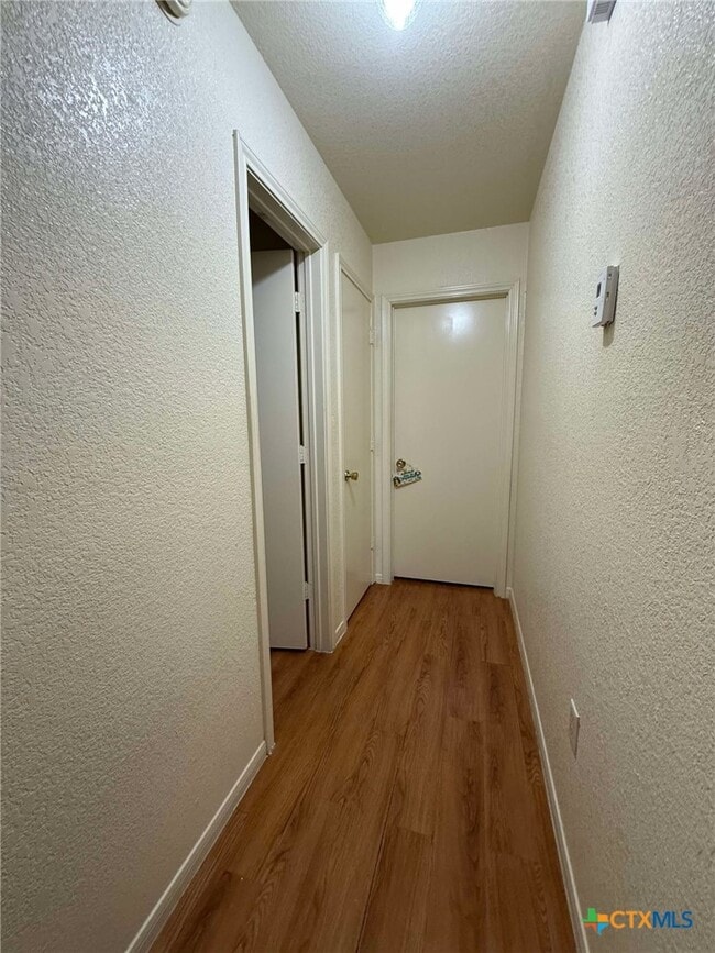 Building Photo - 1008 Circle M Dr