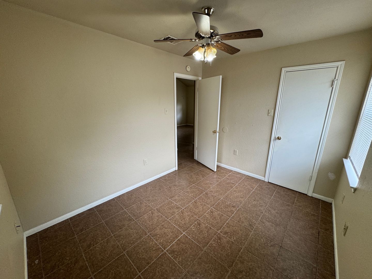 Building Photo - 310 W Washington Ave