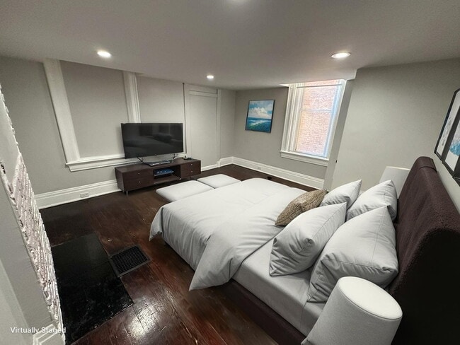 Building Photo - 2153 Loth St