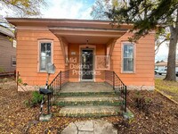 Building Photo - 523 W 2nd- 3 bedroom house