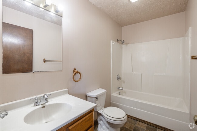 2BR, 1BA - 700SF - Bathroom - Riverside Apartments