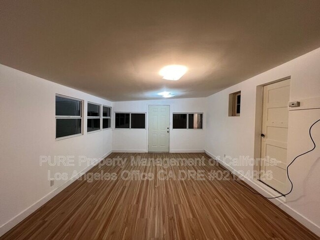 Building Photo - 1910 W 94th Pl