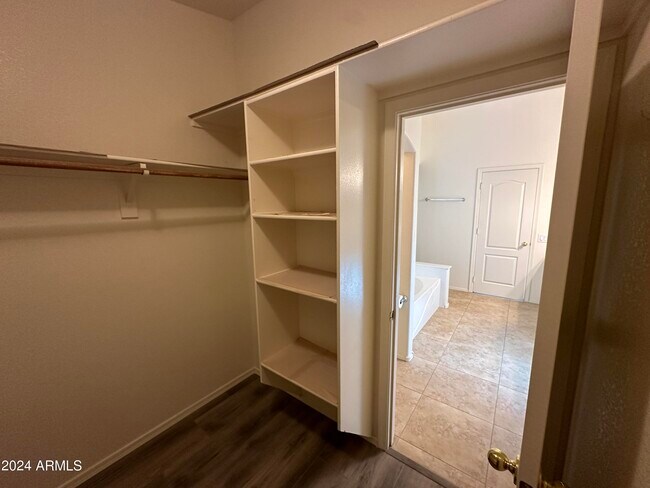 Building Photo - 4660 S Wildflower Dr