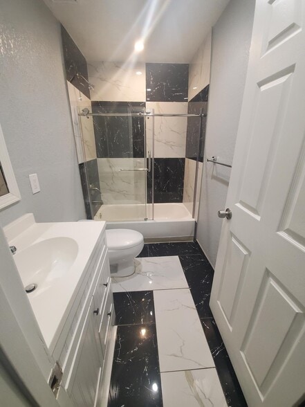 Building Photo - 511 E Roeser Rd