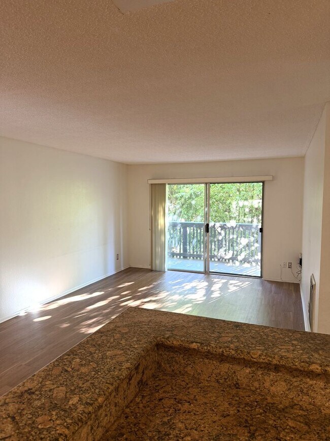 Building Photo - Luxury Living at The Estates Condominium Complex – 2 Bedroom, 2 Bathroom