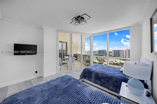 Building Photo - 3200 N Ocean Blvd