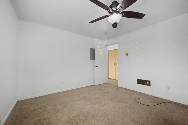 Building Photo - 421-423 Toliver Rd