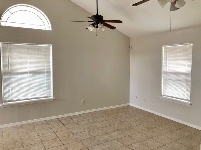 Building Photo - 724 S O'Hare Dr