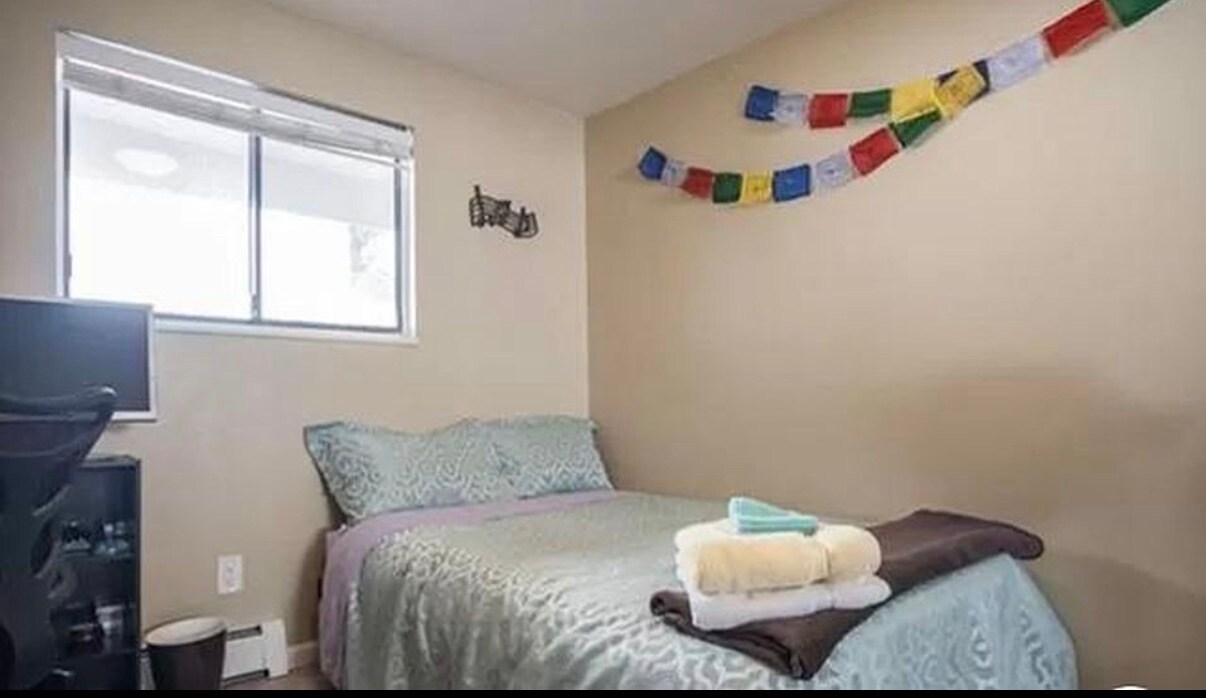 Second bedroom - 665 Manhattan Dr