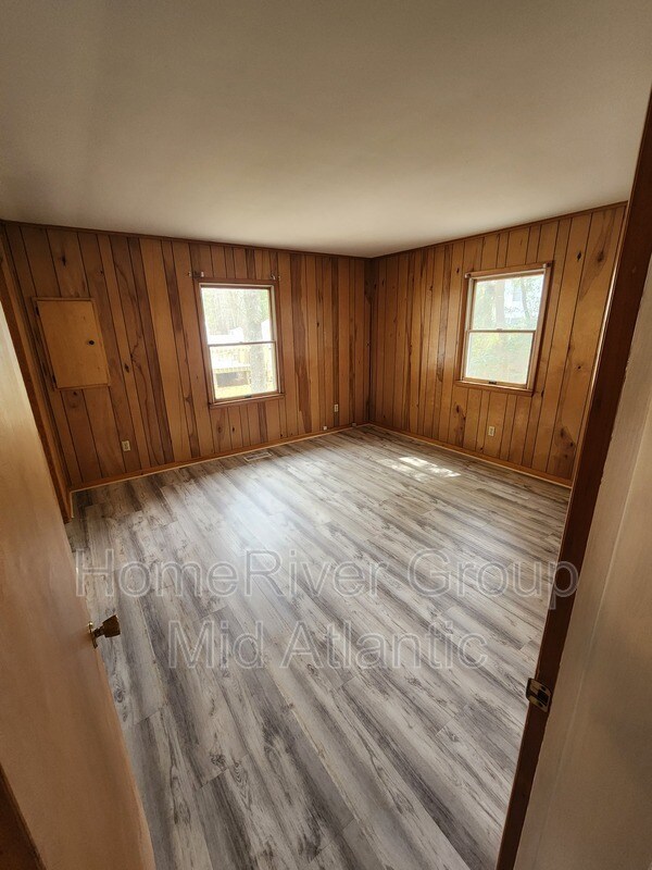 Building Photo - 6 Greenwood Ln