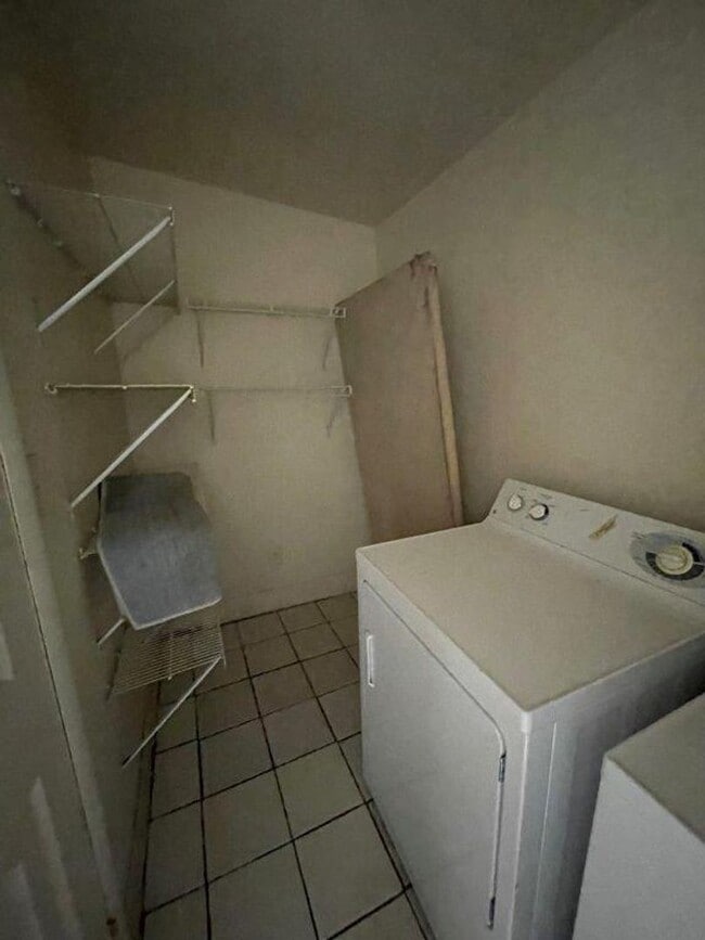 Building Photo - 600 S Roosevelt St