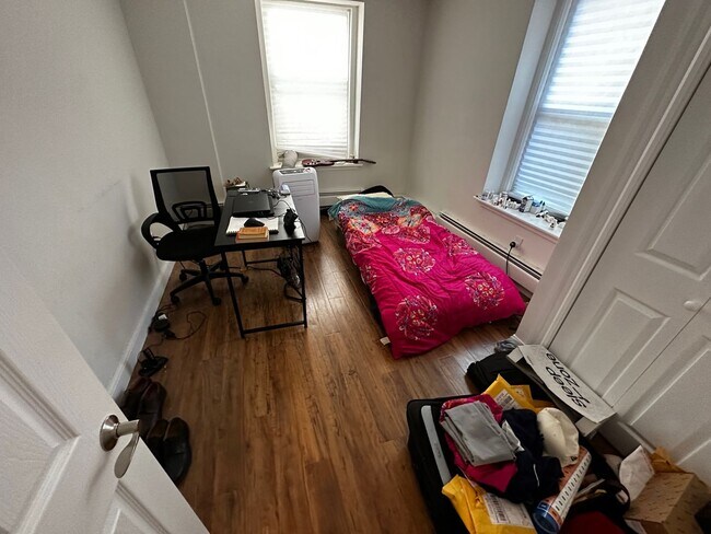 Building Photo - HOT NORTH END LISTING!!!!