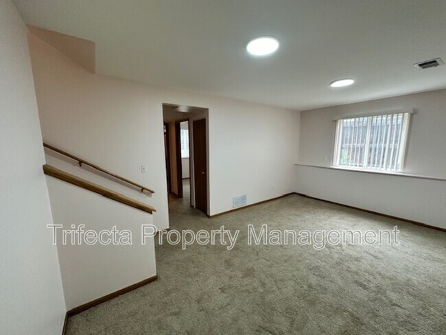 Building Photo - 807 Ptarmigan Pl
