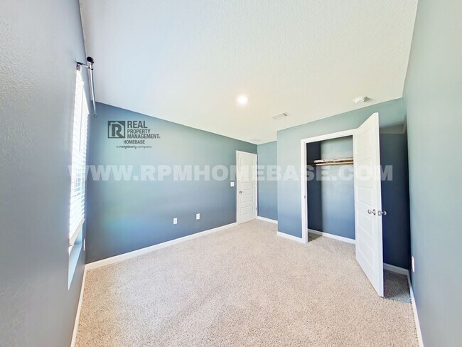 Building Photo - Spacious 5-Bed/3-Bath in Silver Lake Village | Pet Friendly!