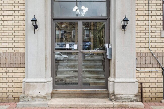 Primary Photo - 6414 Park Ave