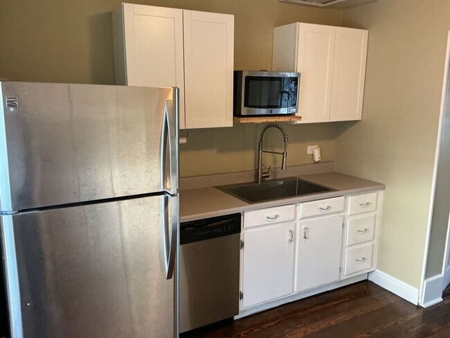 Building Photo - 2889 Markbreit Ave