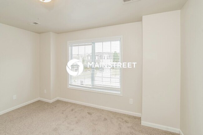 Building Photo - 4 Bedroom Pet-Friendly Home in POWELL, TN with Main Street Renewal