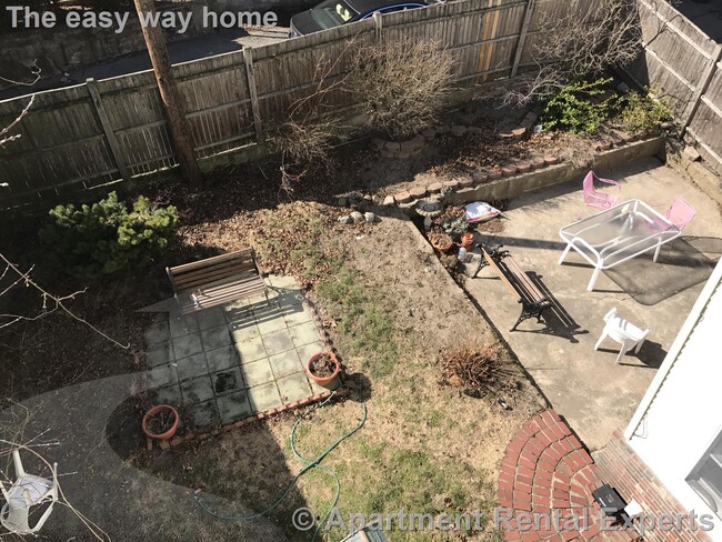 Building Photo - 94 Heath St