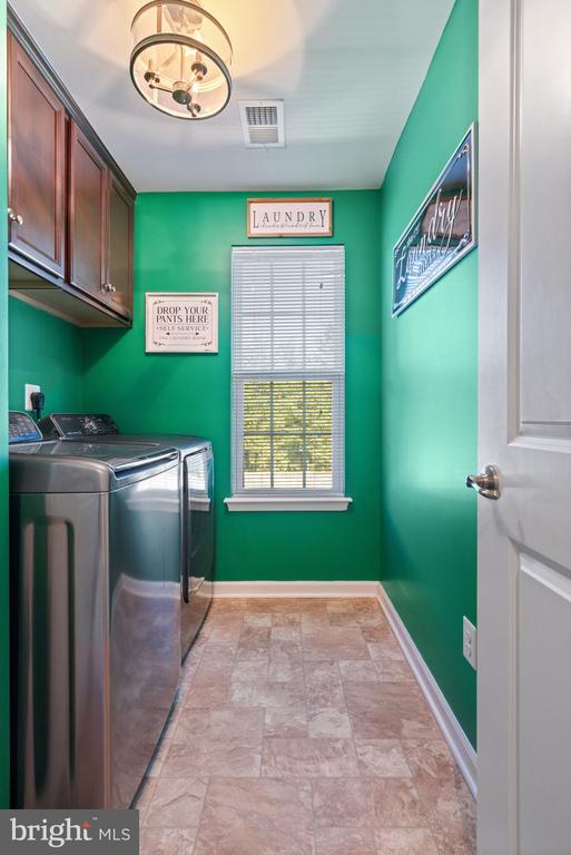 Building Photo - 3175 Fledgling Cir