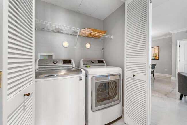 Building Photo - 5 Portofino Dr