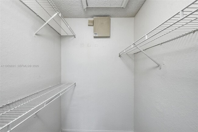 Building Photo - 437 Vista Isles Dr