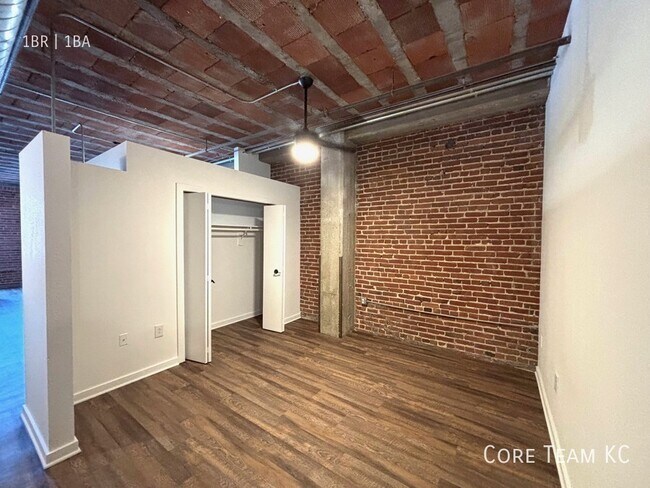 Building Photo - 204 Walnut St