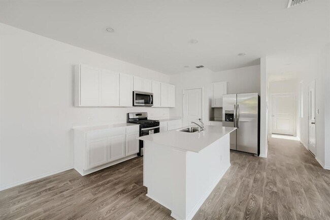 Building Photo - 200 Constanza Trl