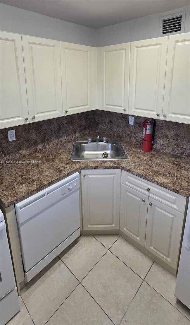 Building Photo - 10820 SW 200th Dr