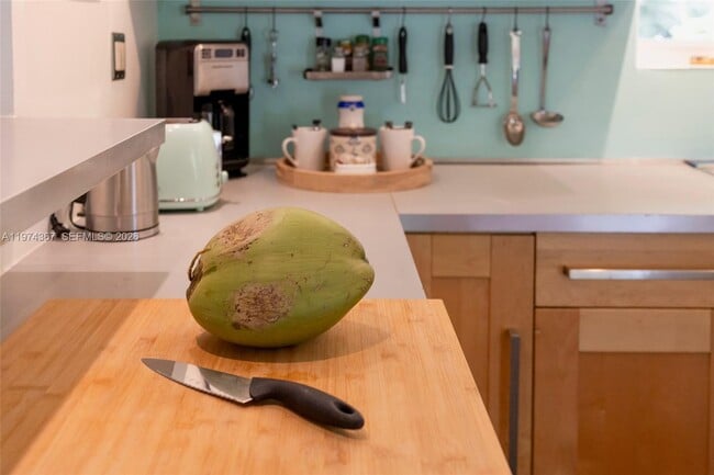 Building Photo - 750 NE 120th St