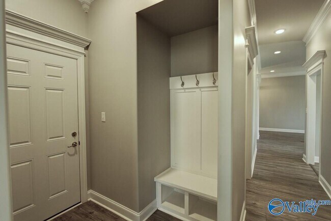 Building Photo - 17212 Stonegate Dr