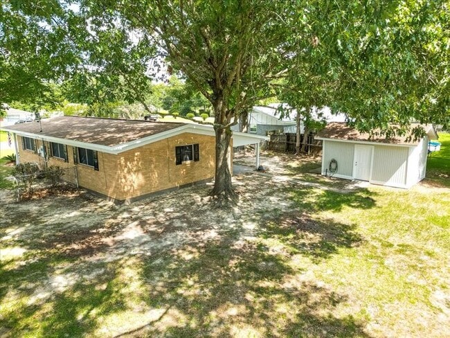 Building Photo - 122 Clarence Dr