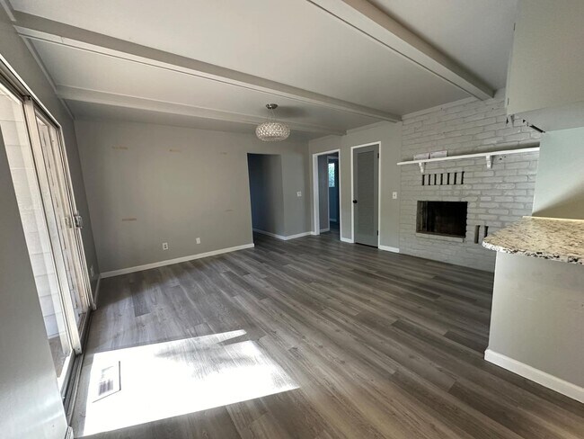 Building Photo - 110 Colonial Dr