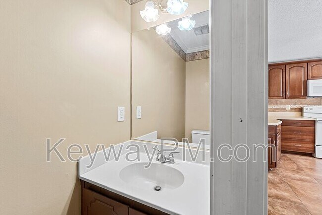 Building Photo - 15 Mulberry Ln