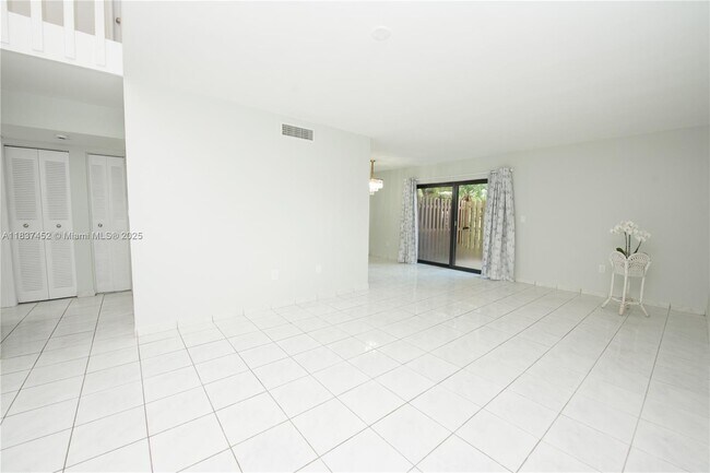 Building Photo - 10945 SW 113th Pl