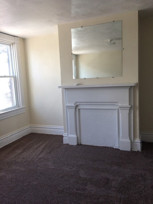 Building Photo - Large 2 Bedroom 1 Bath in MT Washington