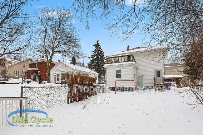 Building Photo - 507 Eastern Ave NE