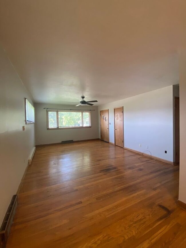 Building Photo - $1,600 | 3 Bedroom, 1 Bathroom House | No ...