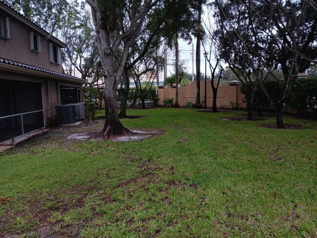 Building Photo - 4983 Pinemore Ln