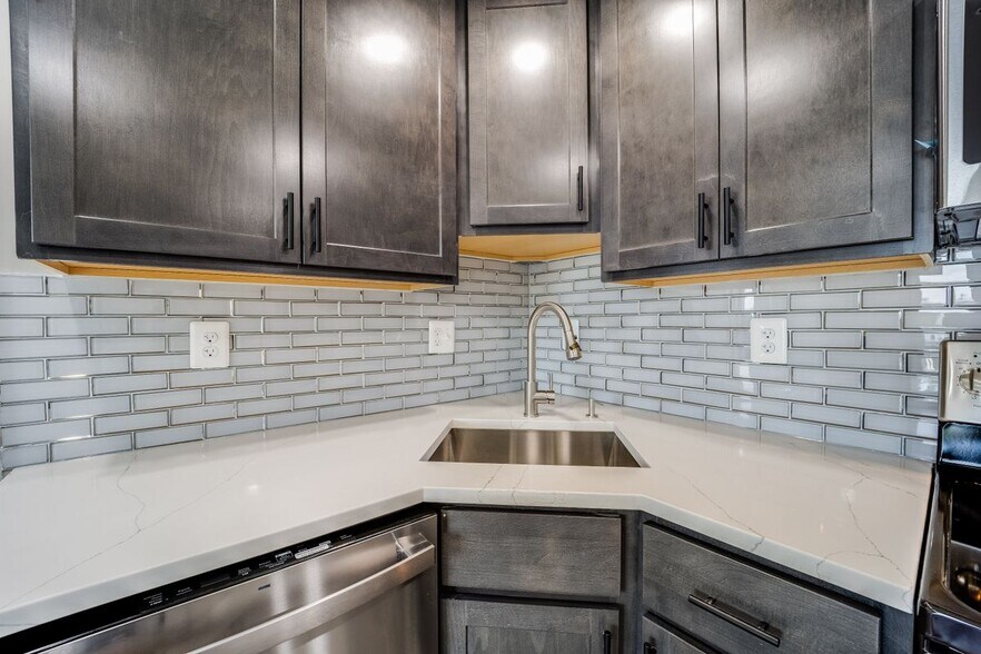 Building Photo - 1617 Rhode Island Ave NE