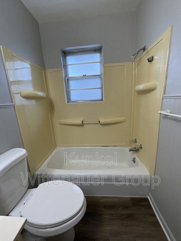 Building Photo - 815 Laurel St