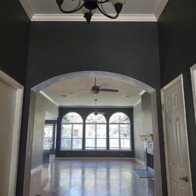 Building Photo - 11914 Loomis Dr