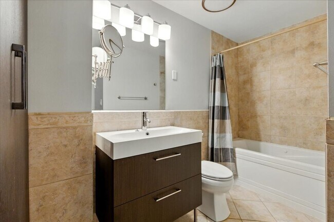 Building Photo - Spacious 1-bedroom, 1-bath condo