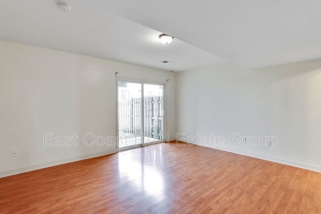 Building Photo - 38 Envy Ct