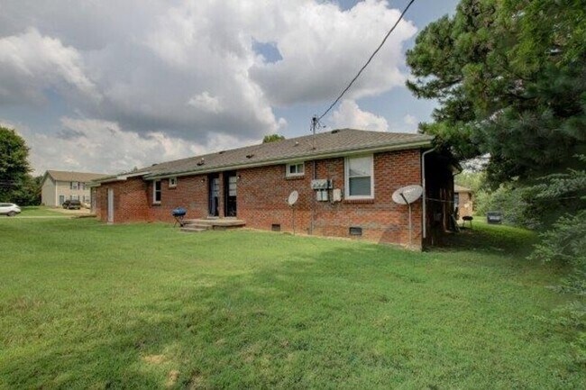 Building Photo - 805 Golf View Pl